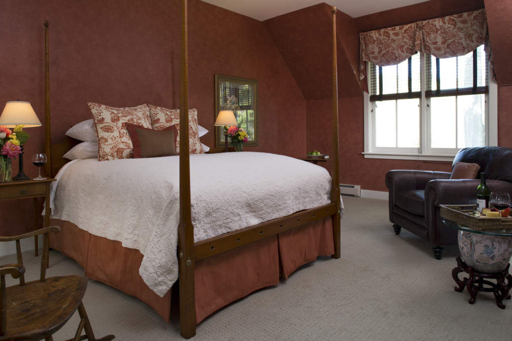 Malena's Tango queen suite - a queen antique bed with window views of the landscape and grounds