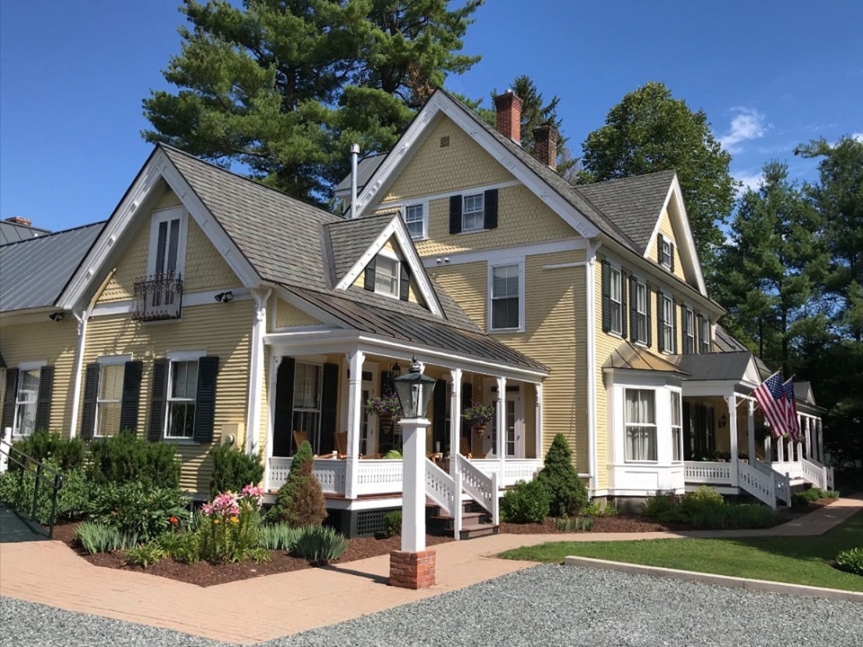 Front of the Jackson House Inn, one of the best Woodstock Vermont hotels for fall getaways