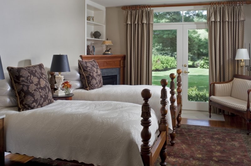 Bed and Breakfast at The Wales Johnson suite can be arranged with two twin beds